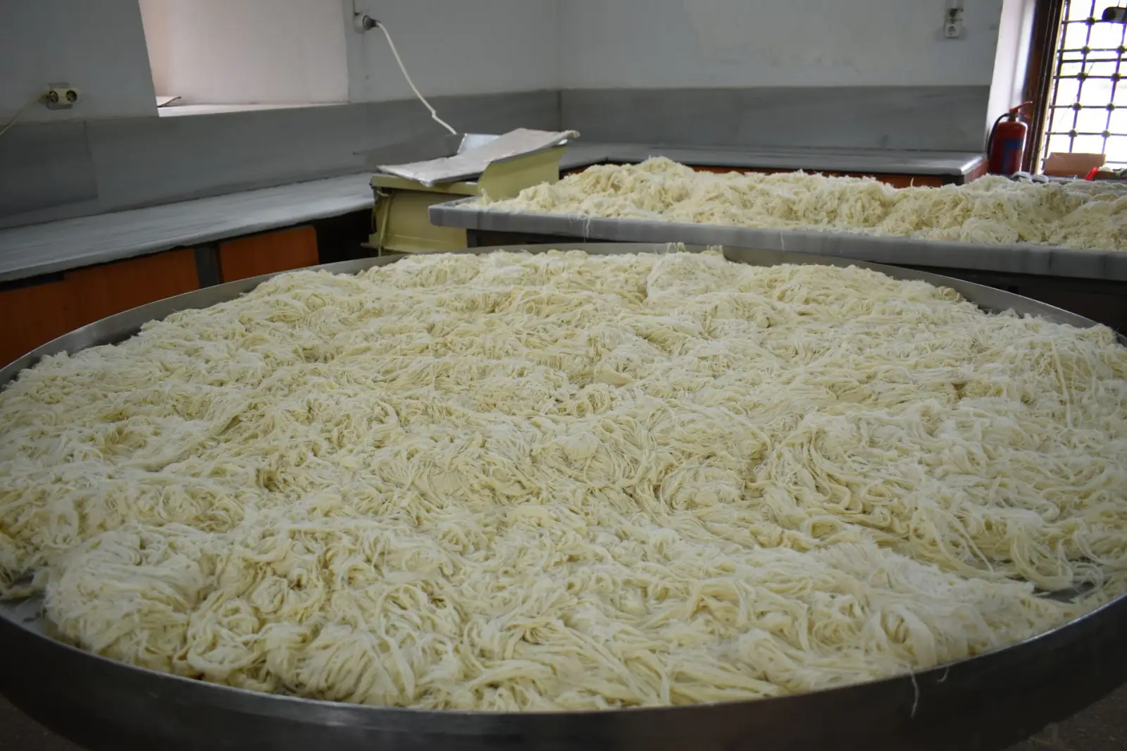 地下室堵漏施工中防水涂料与堵漏灵的搭配使用方案