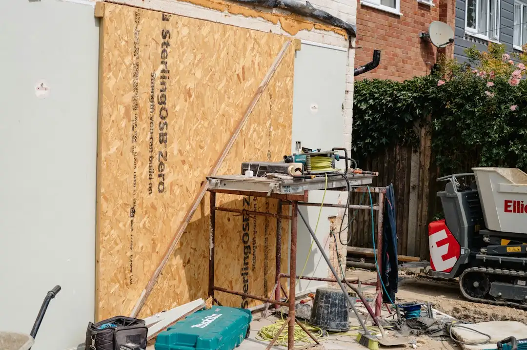 华中地区建筑屋面防水施工中自粘卷材的应用要点分析正文配图 1